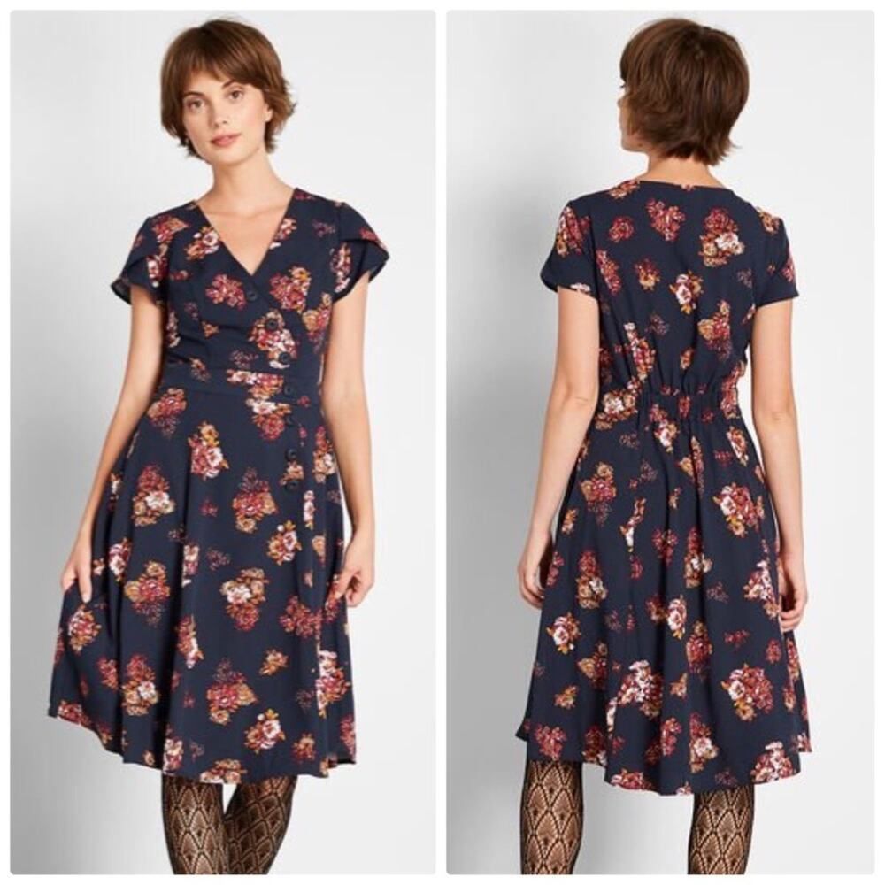 ModCloth Women's Sentimental Special Floral Cap V-Neck Short Sleeve Dress NEW
